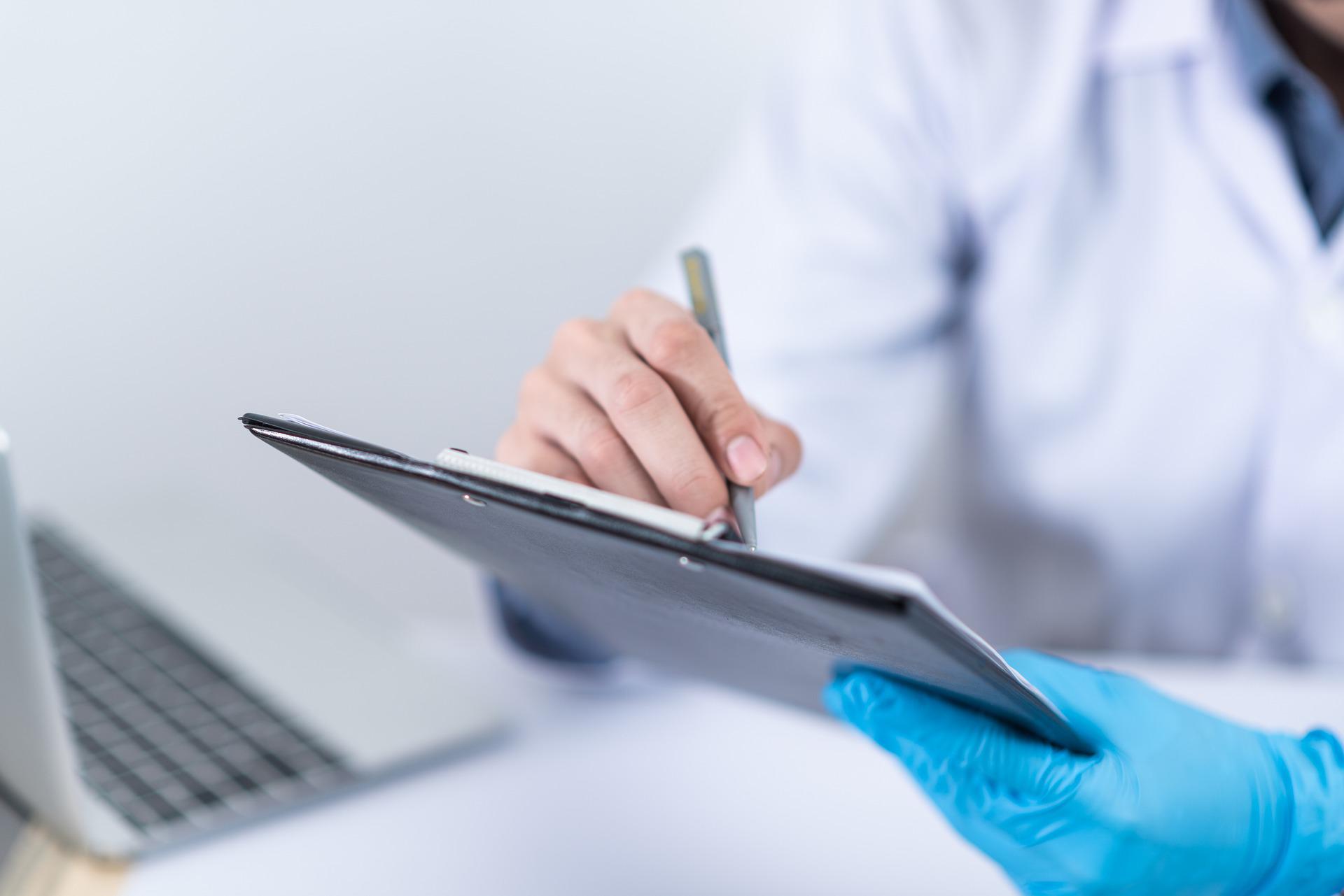 adult-gcd8a5eb4a_1920 allergy patient questionnaire